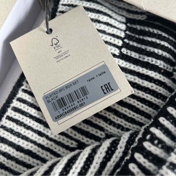 All Saints Black and White Striped Hat and Scarf Set - Picture 4 of 6